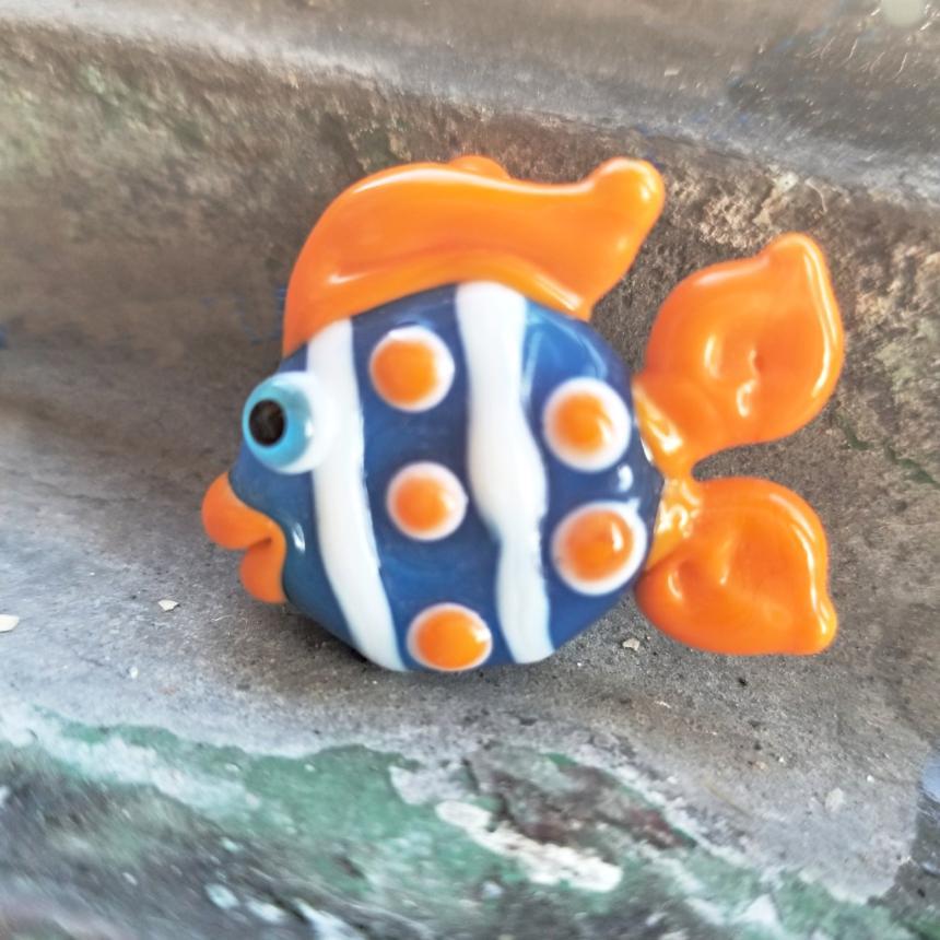 Flameworking fish bead: Gina Edwards